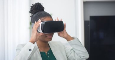 Fashion Meets Function: Smart Accessories